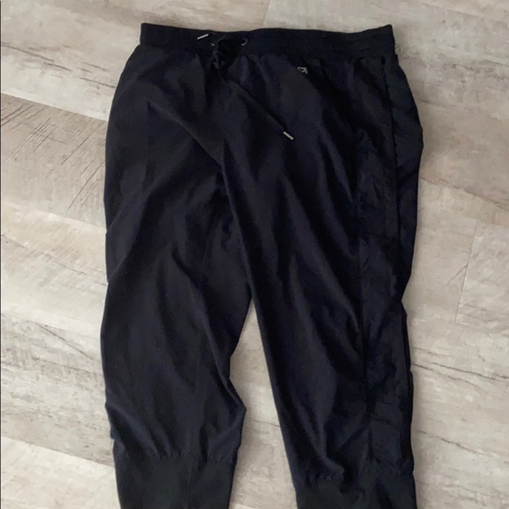 Gap cargo workout pants with pockets